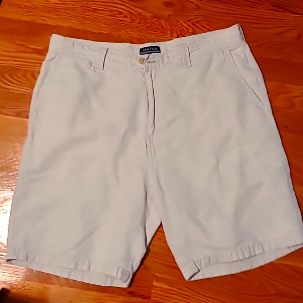 Nautica Classic Fit khaki shorts sz 34
